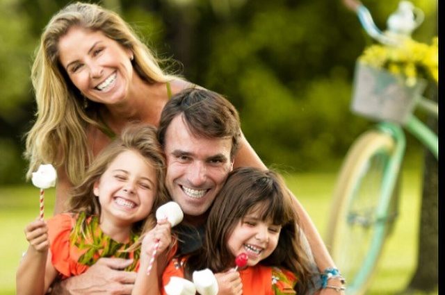 Família pais filhos educação